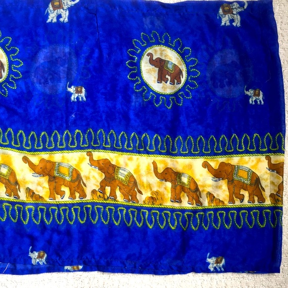 Stunning Elephant Print Sarong. - Picture 7 of 10